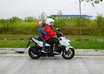 Libur Sekolah, Astra Motor Kaltim 2 Bagikan Tips Aman Berkendara Bersama Anak