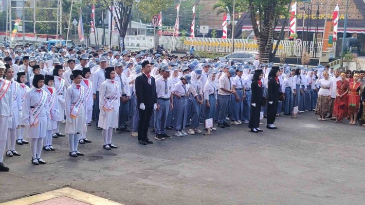 Upacara HUT RI ke-81 di Mall Samarinda Square, Siswa SMK Medika Tampil