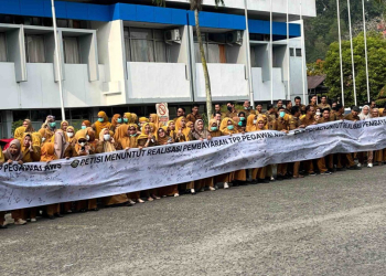 TPP Tiga Bulan Belum Dibayar, Ratusan Pegawai RSUD AWS Gelar Aksi