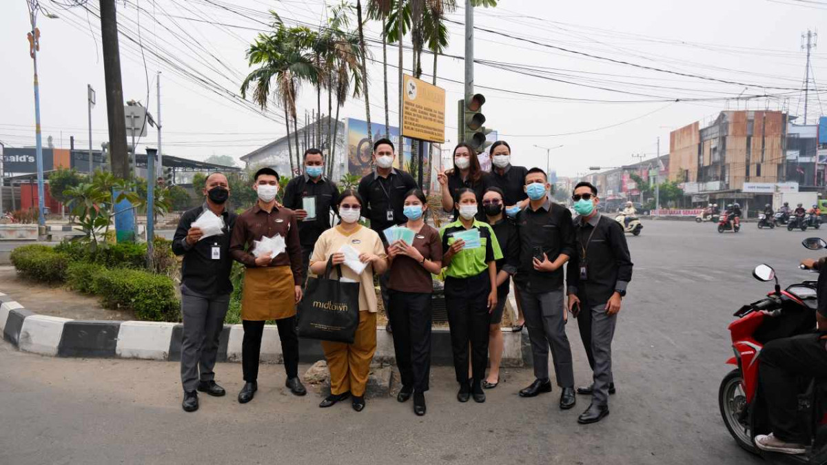 Midtown Hotel Samarinda Bagikan 1.000 Masker untuk Warga